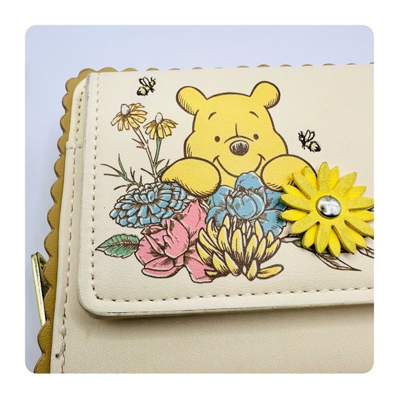 β
 Loungefly Disney Winnie the Pooh Botanical Wallet - Multicolored β
 - Picture 7 of 16